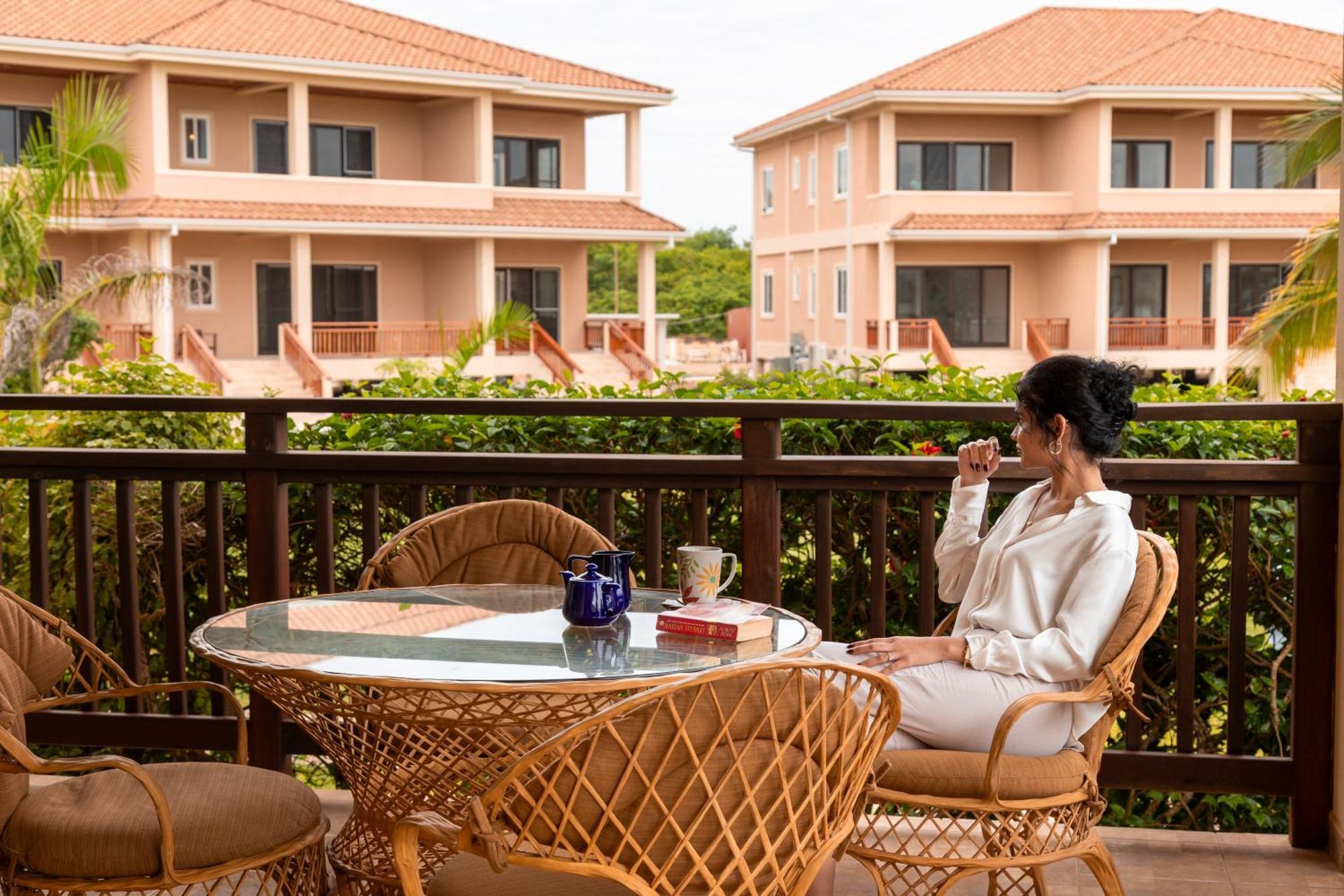 Seiri Del Mar Lejlighedshotel Hopkins Eksteriør billede